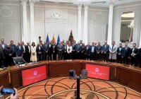 1 - Министерката Каја Шукова, денес потпиша договори со градоначалниците на петте општини, Берово, Валандово, Чучер Сандево, Прилеп и Пласница на кои преку пренамена на финансис